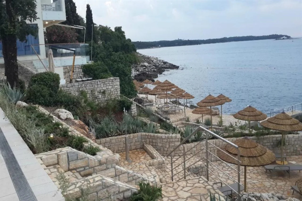 Beach & Waterfront