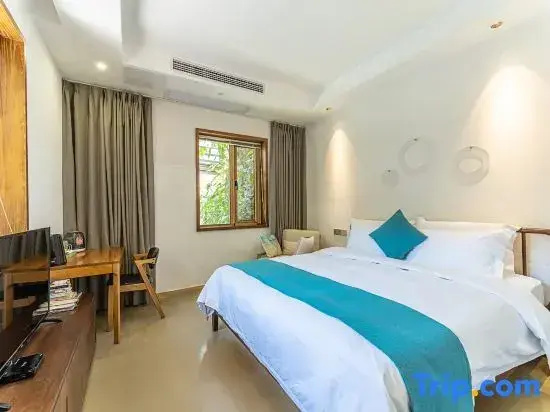 Standard Family room with garden view
