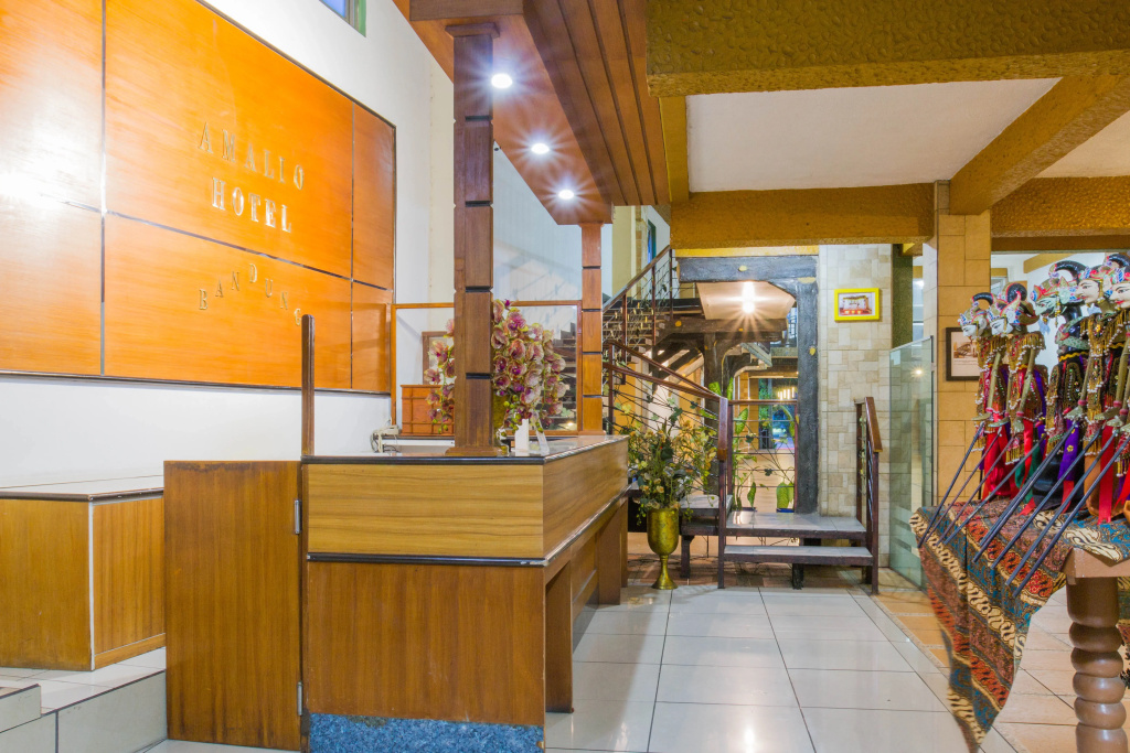 Lobby & Reception