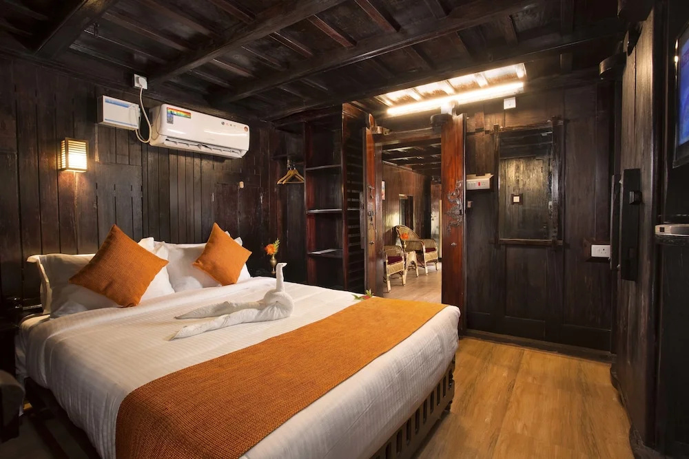Deluxe Double room with balcony (full double bed)
