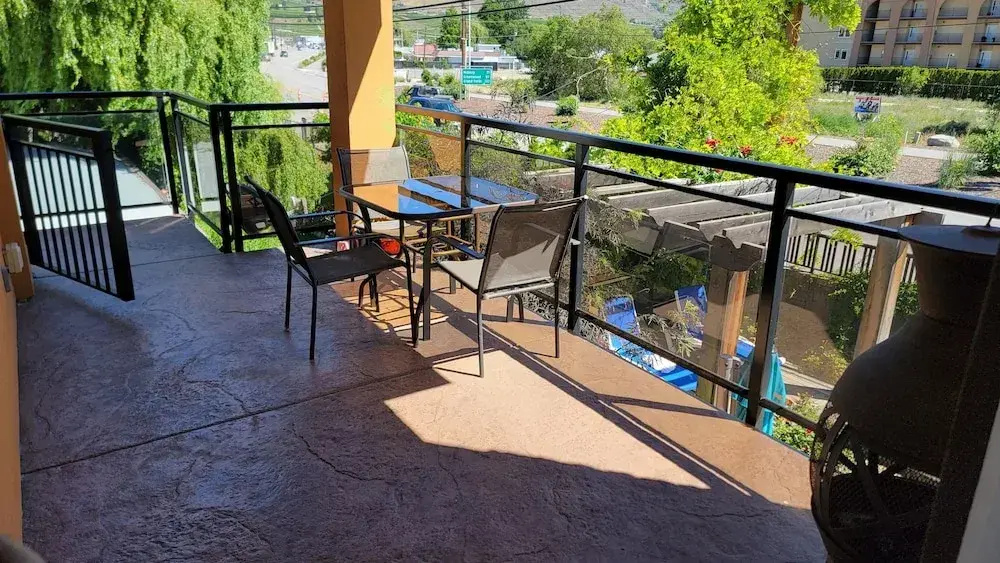 Double Suite with balcony (full double bed)