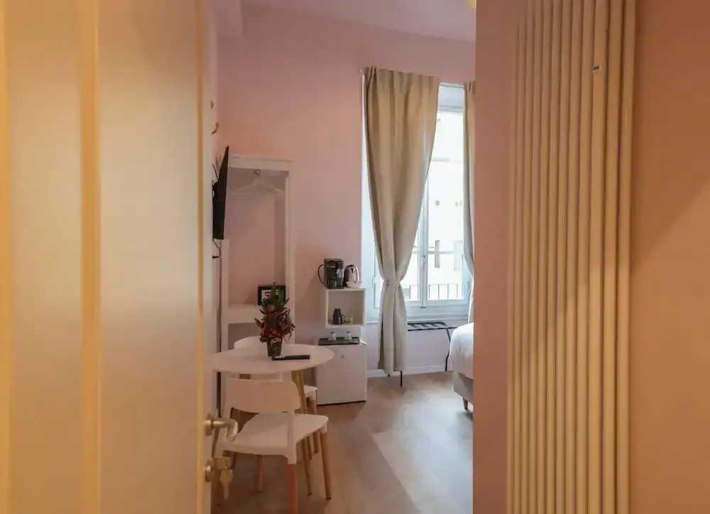 Comfort room
