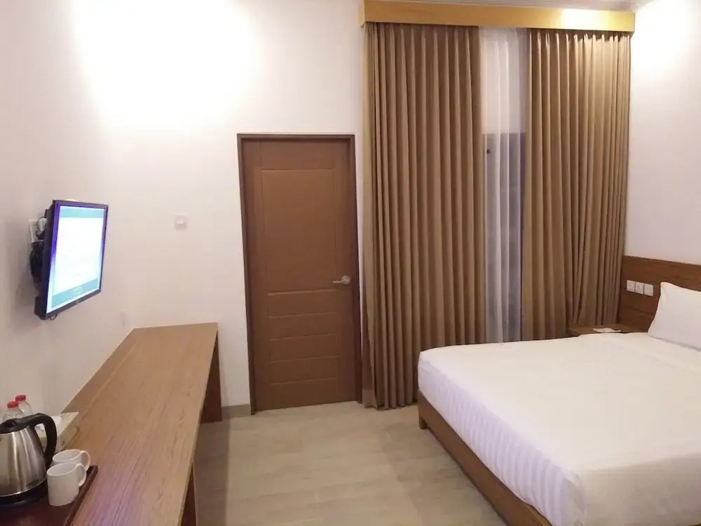 Deluxe Double room with balcony (full double bed)