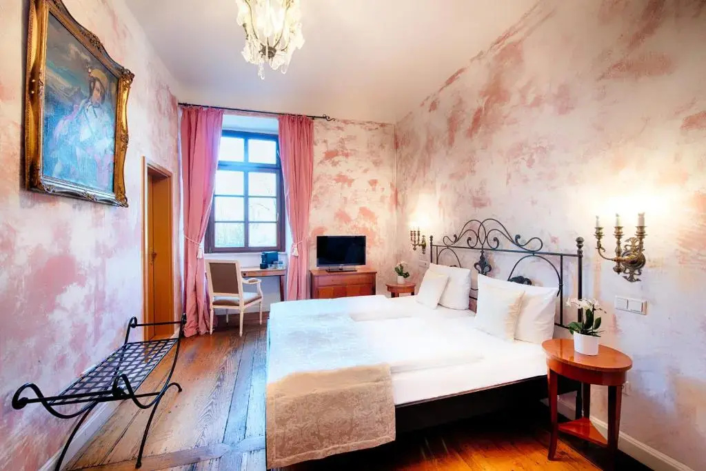 Superior Double room (full double bed)