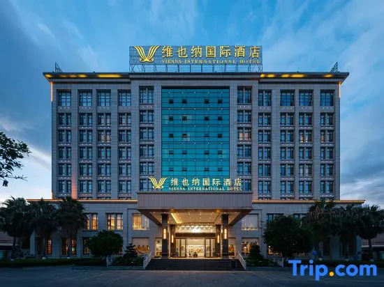 Vienna International Hotel (Baoshan High-speed Railway Station Wuyue Plaza)