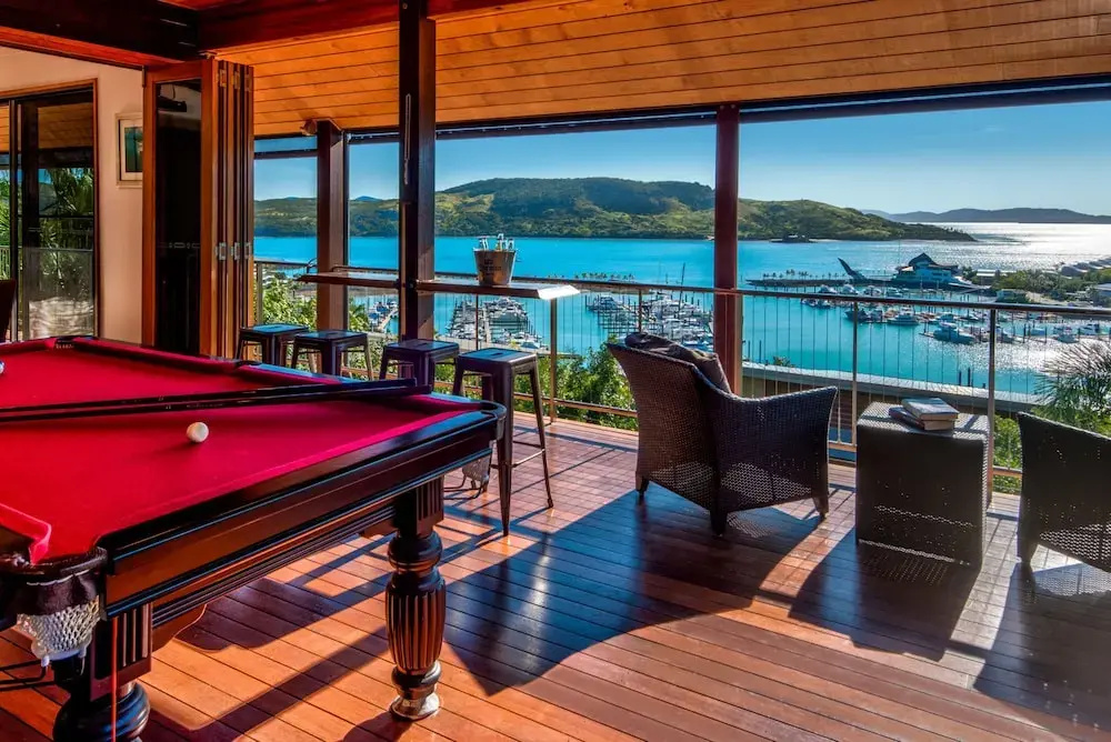 The Boathouse - Luxury Holiday Home with Jacuzzi
