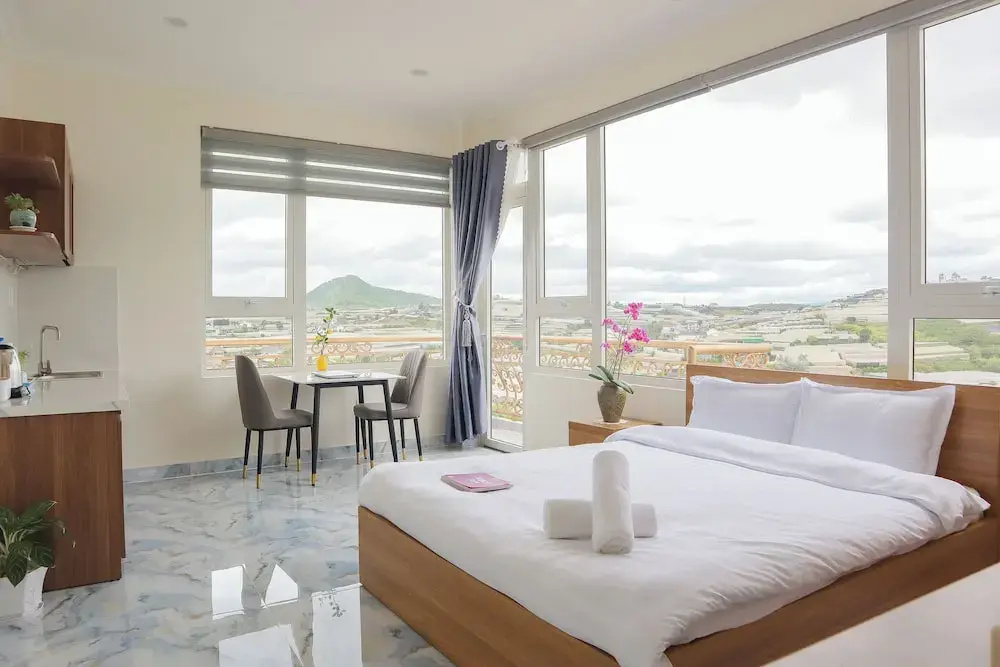 Deluxe Double room (full double bed)