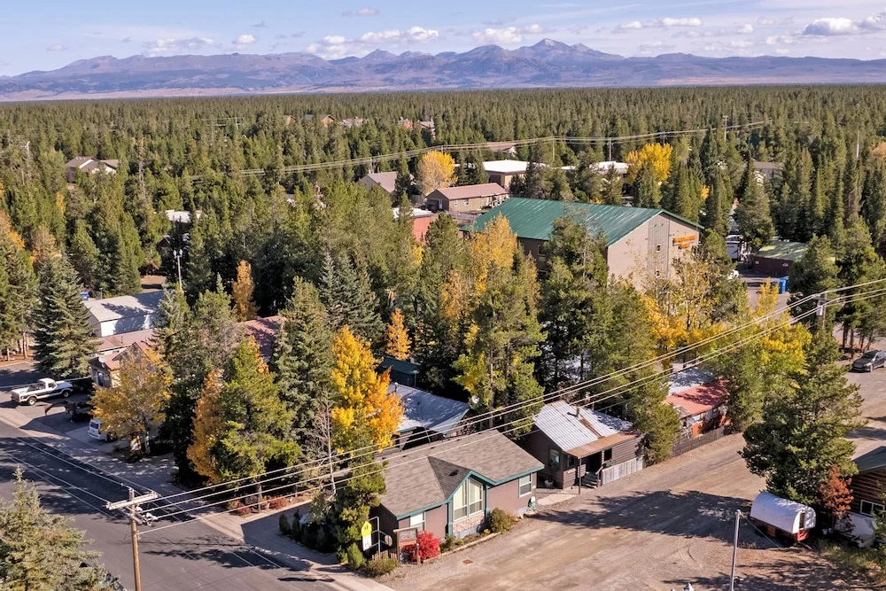 'wolf Home' - Walk to Yellowstone Nat'l Park