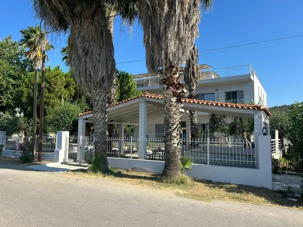 Evia Bay Suites & Retreats