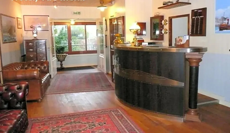 Lobby & Reception