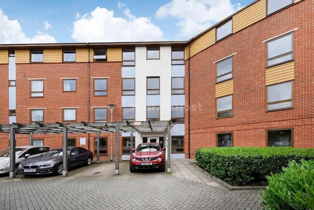 Modern 2 bed apartment in Croydon