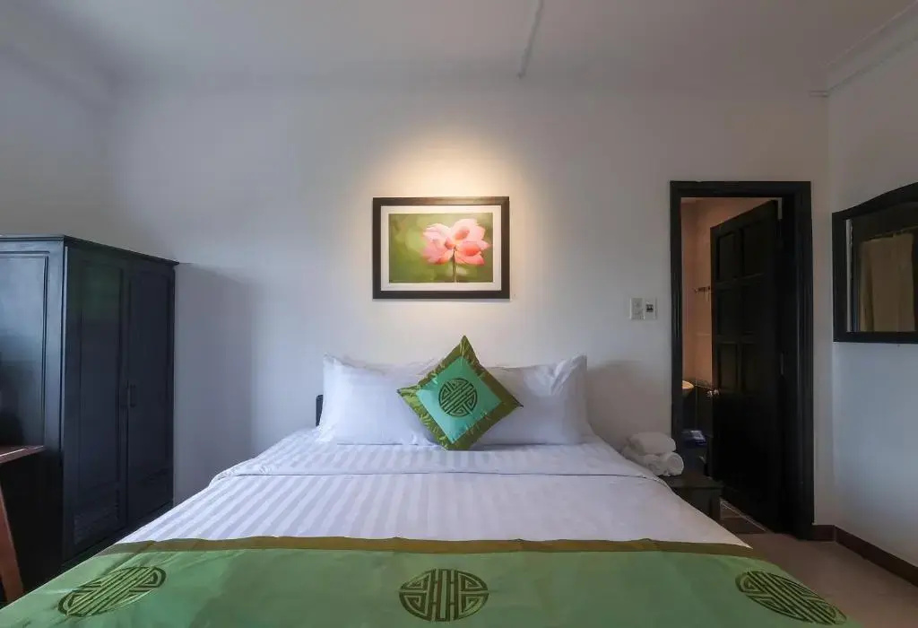 Economy room