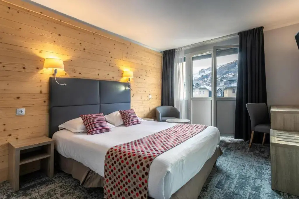 Standard Double room with mountain view (full double bed)