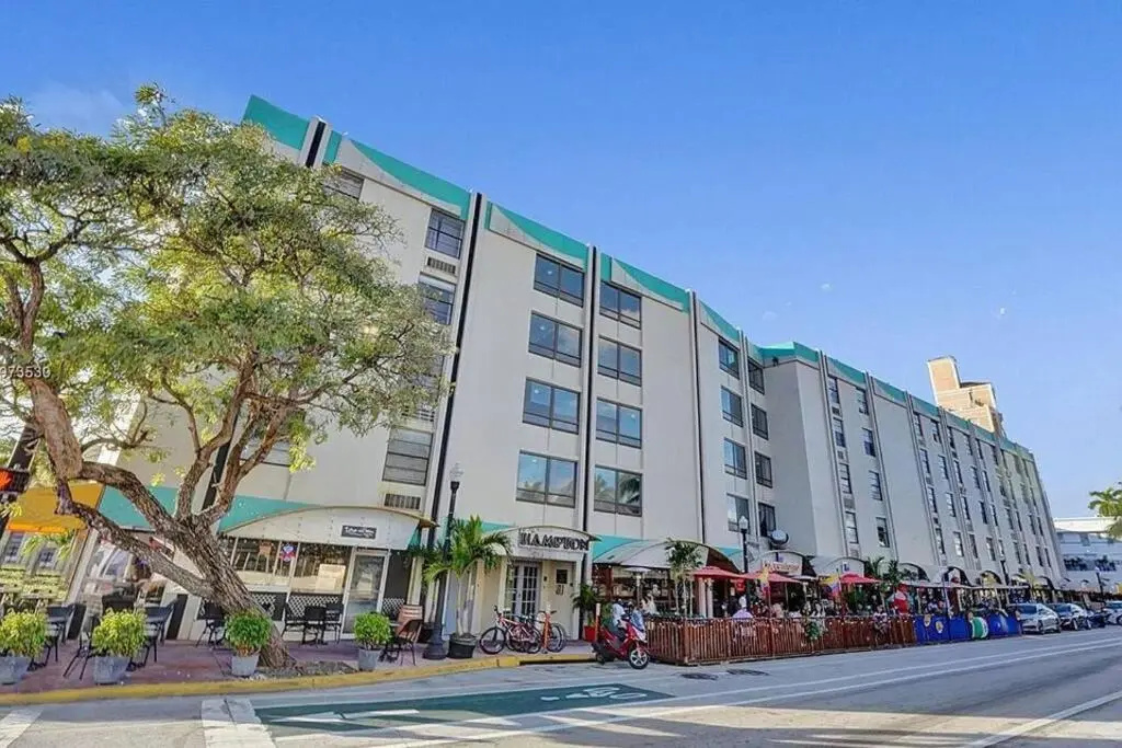 1 bedroom in the BEST location in South Beach !
