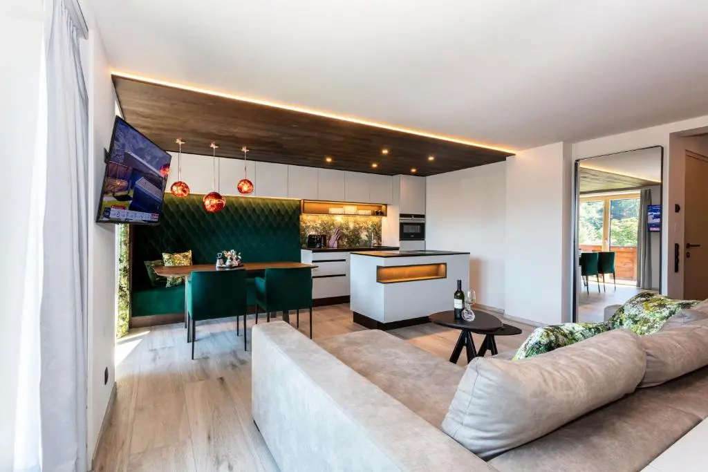 Apartment with lake view