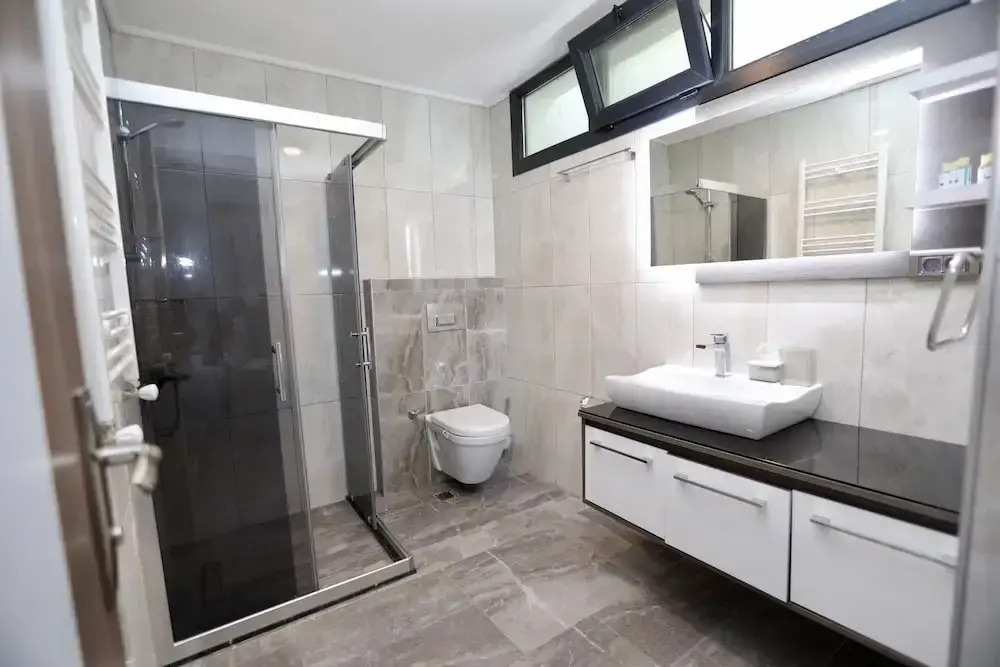 Четырёхместный номер Standard с балконом и с видом на бассейн в Fontana Hotel