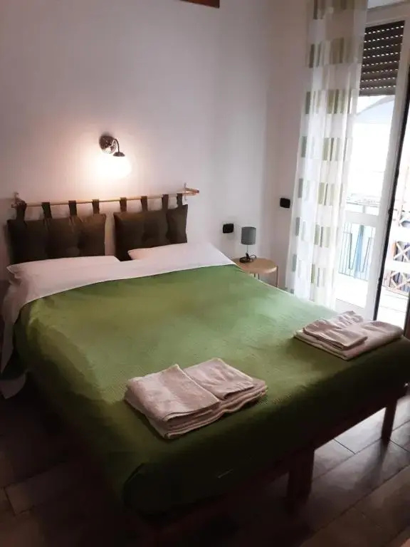 Deluxe Double room with sea view (full double bed)
