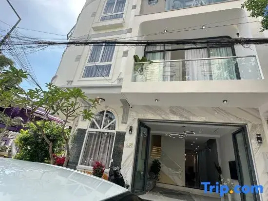 Mai' House - Elevator, indoor 25m swimming pool, 5 Bedrooms ,Vung Tau Center