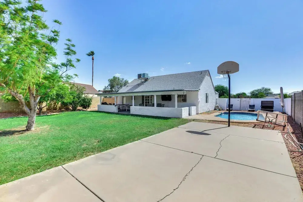 Glendale Home w/ Pool, Basketball + Bbq!
