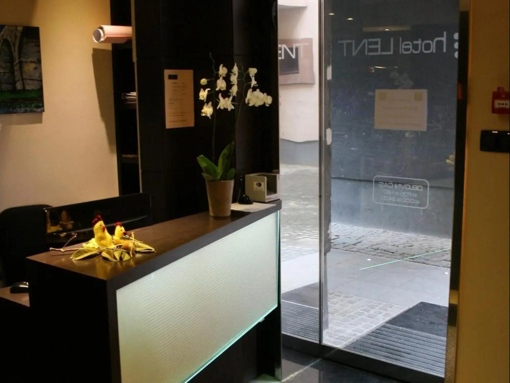 Lobby & Reception