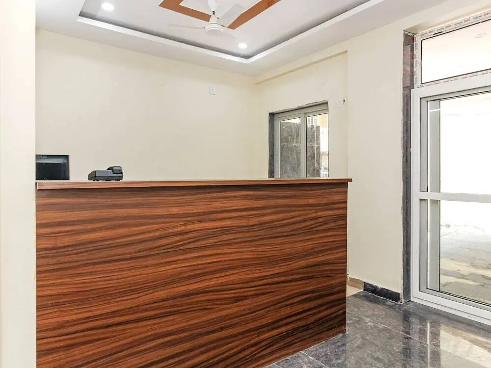 Royal Emirates Banjara by OYO Rooms