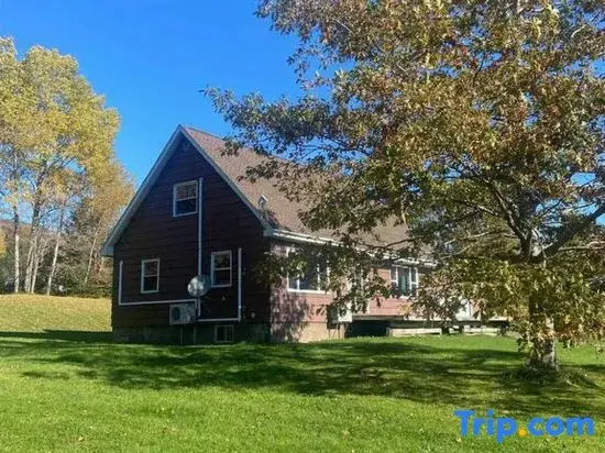 Bayview Hideaway is a 2 story home with lots of privacy