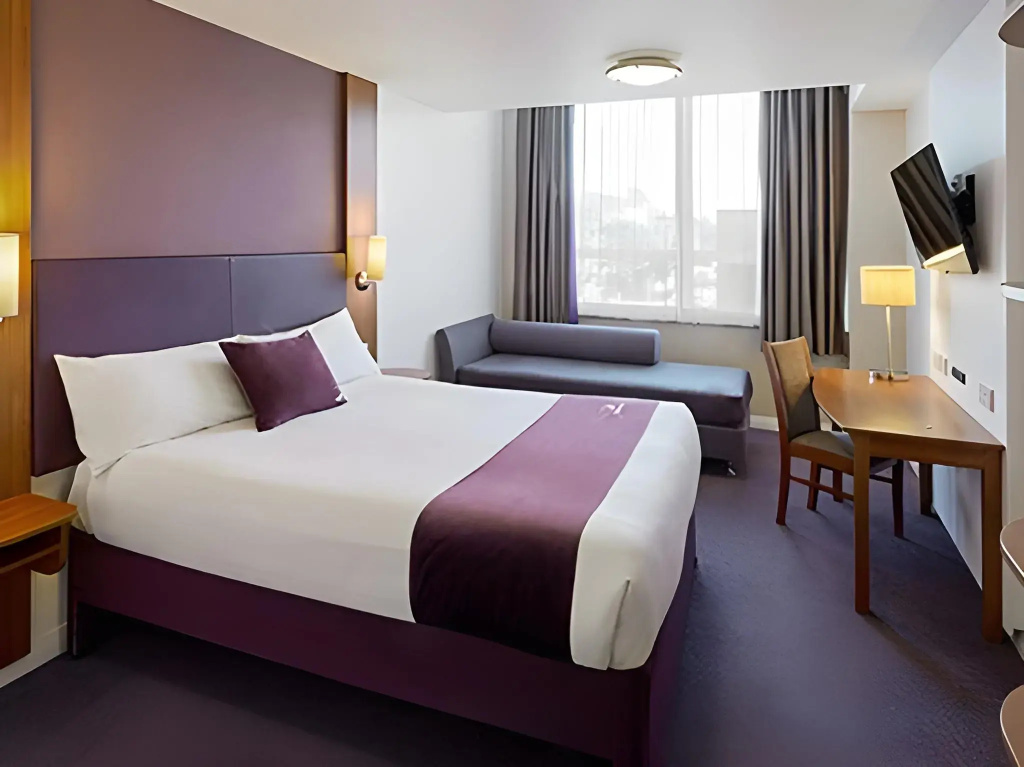Premier Inn Heathrow Airport Terminal 5 — фото