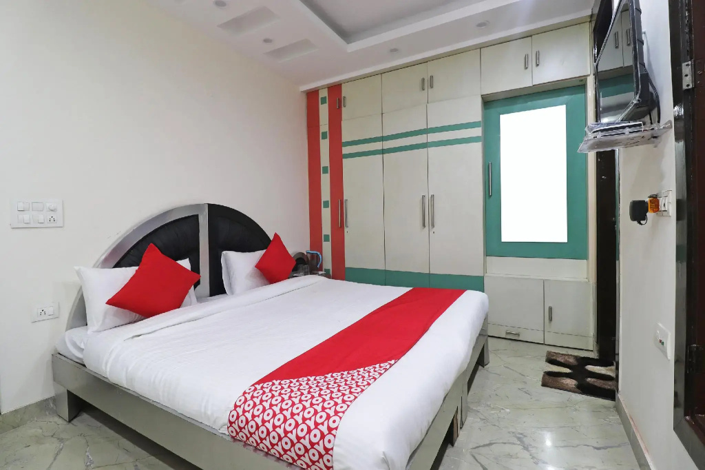 OYO 43033 Superb Stay