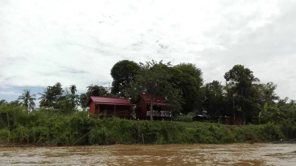 Don Som Riverside Guesthouse