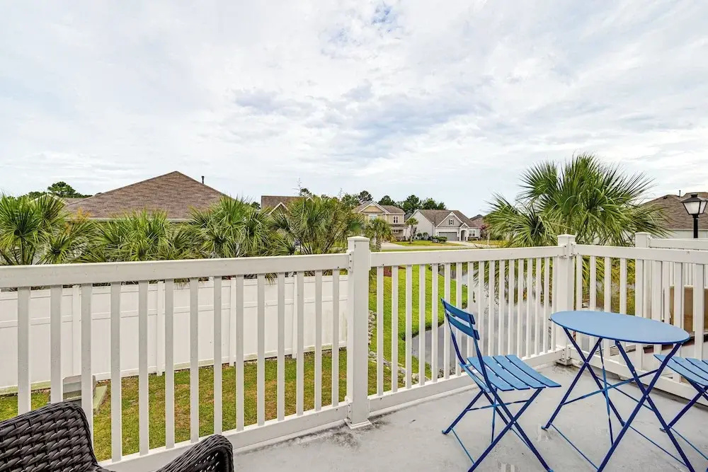 2 Mi to Surfside Beach: Coastal Escape w/ Balcony!
