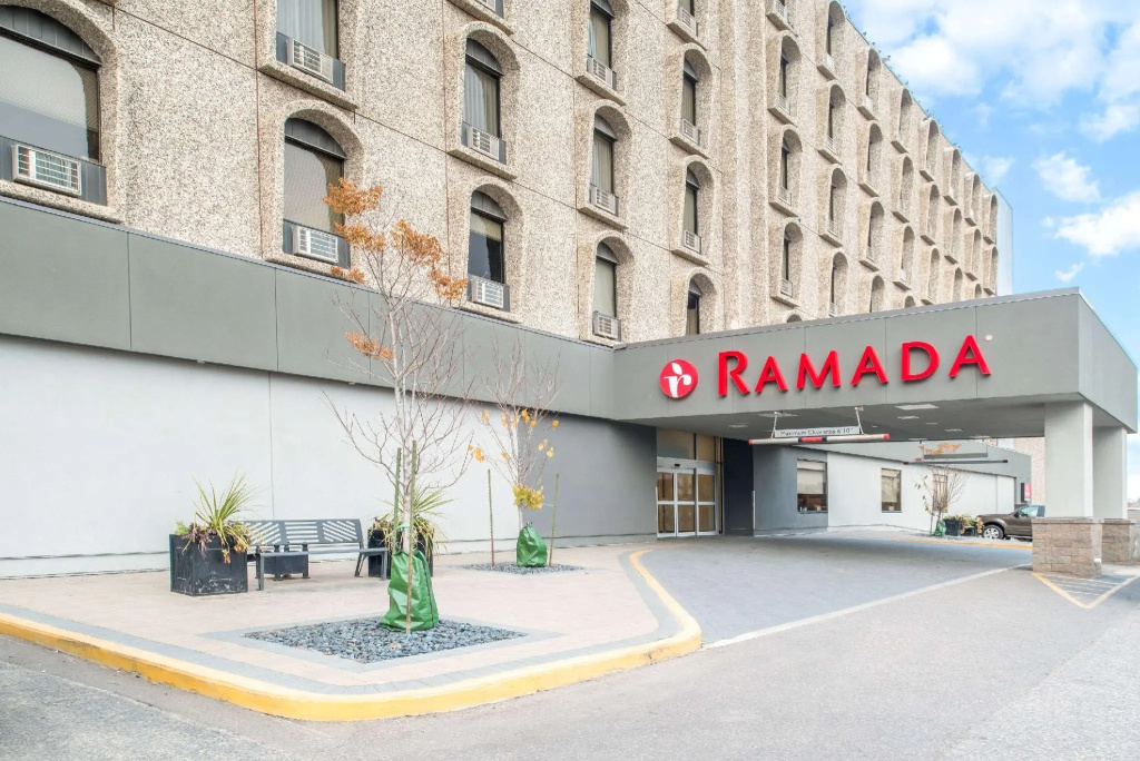 Double Suite with city view full double bed