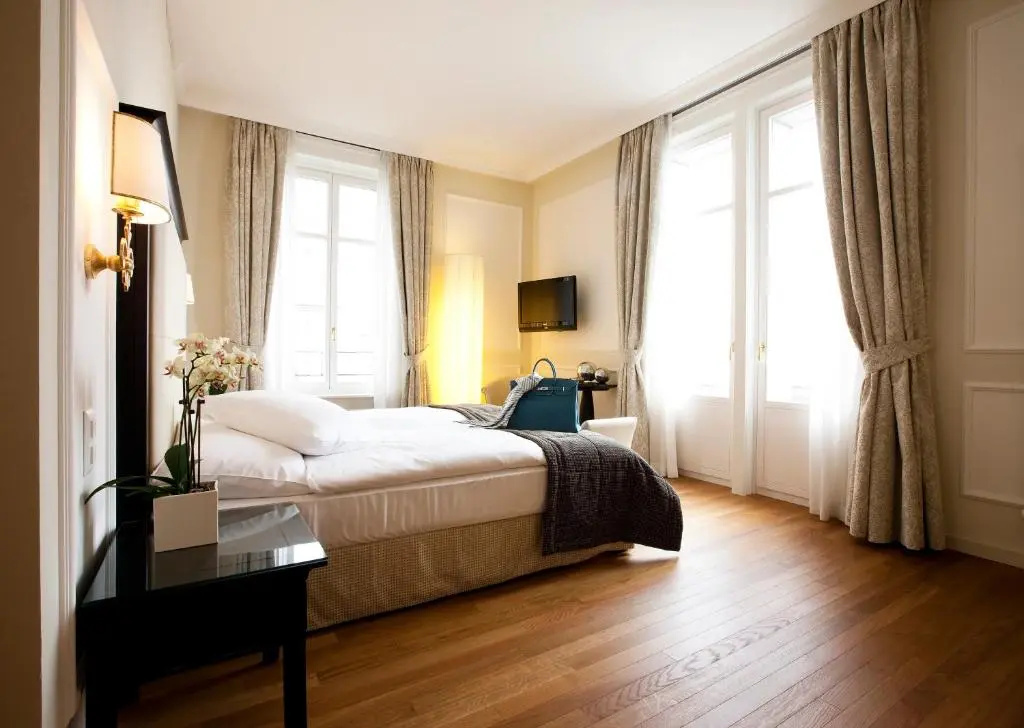 Deluxe Double room (full double bed)