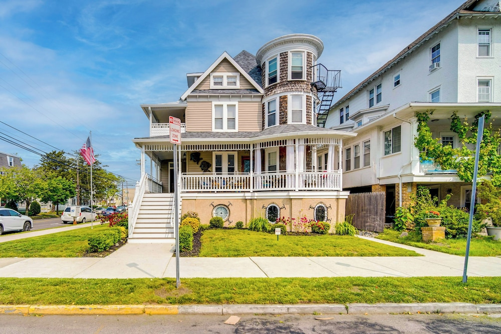 Centrally Located Ocean City Apt < 1 Mi to Beaches