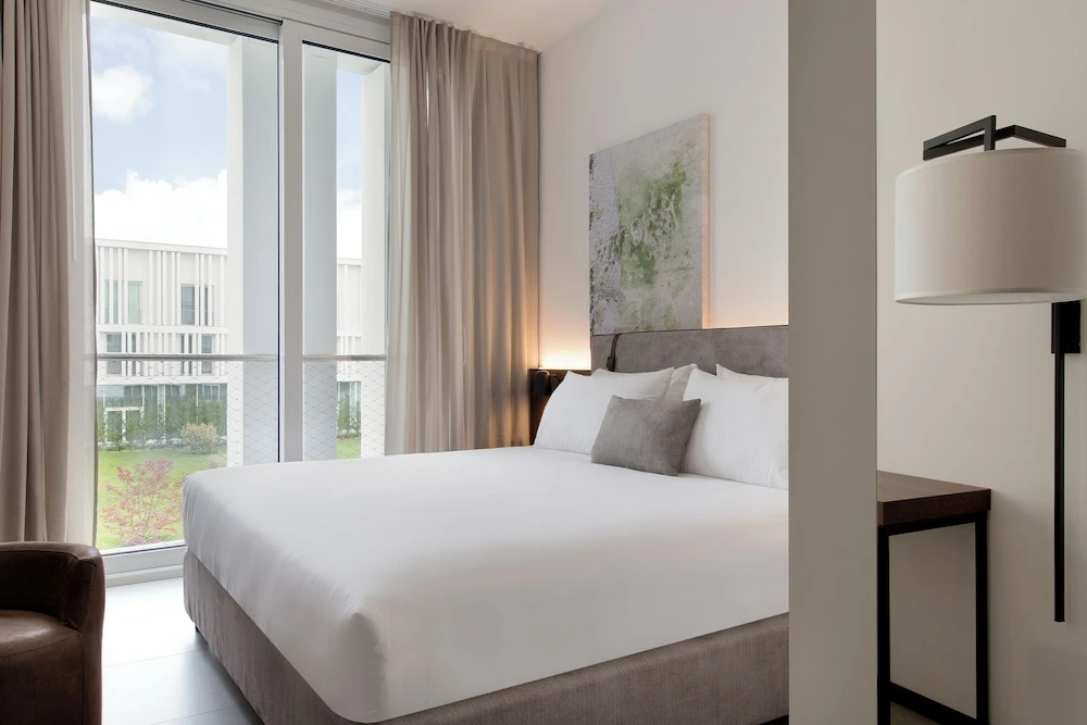 Двухместный номер Deluxe двуспальная кровать в J Hotel