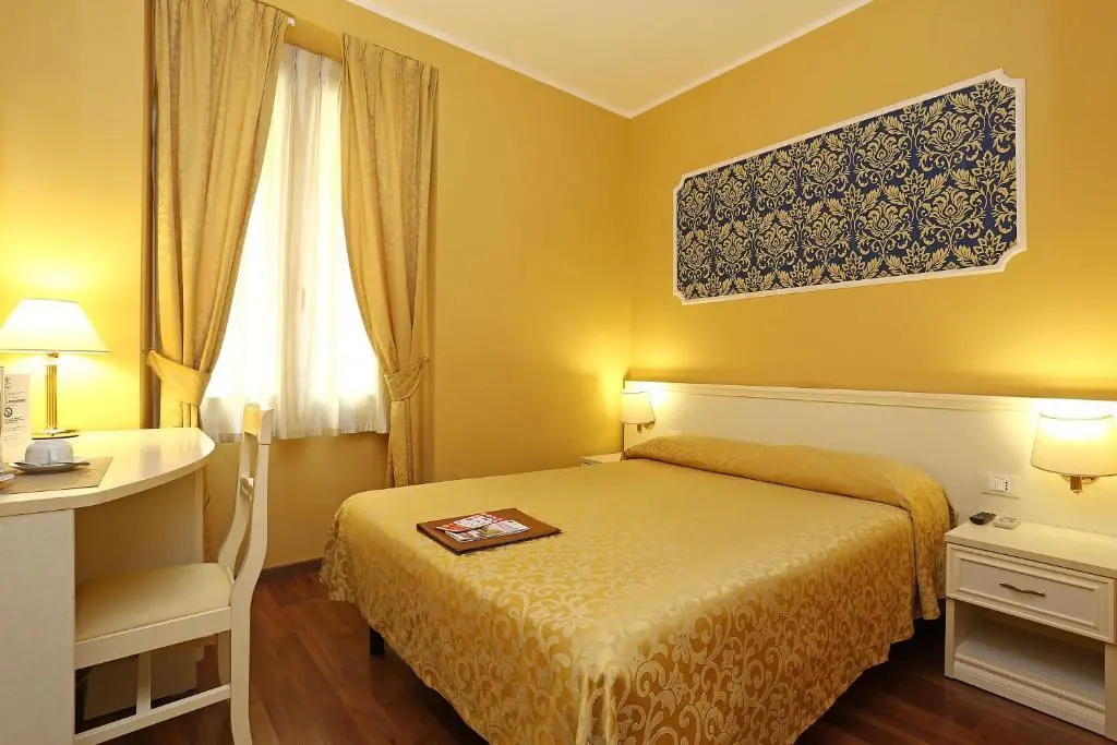 Small Double room (full double bed)