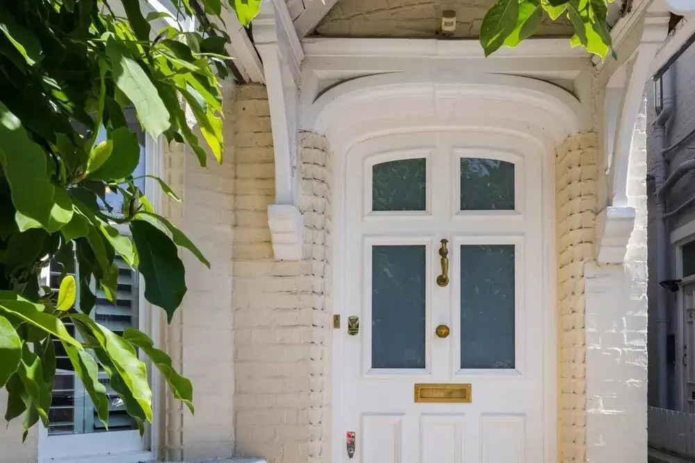 Traditional 5bed family home, 2min from tube