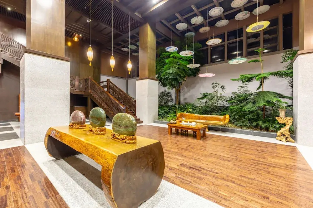 Lobby & Reception