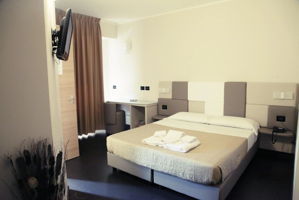 Hotel Sogni D'Oro Airport — 5