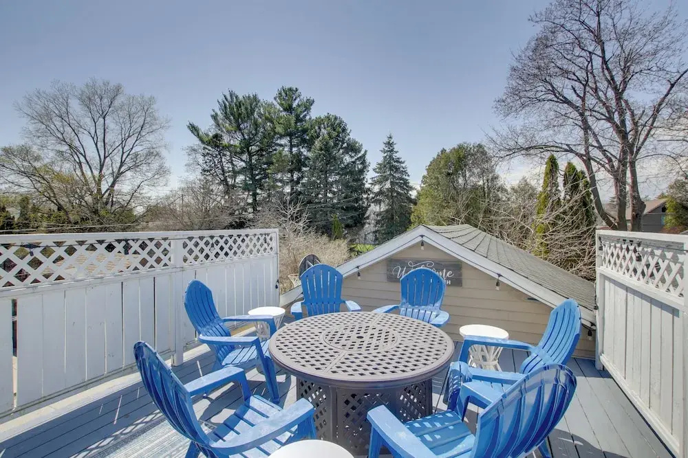 Family Home, 1 Block to Lake Michigan Beach!