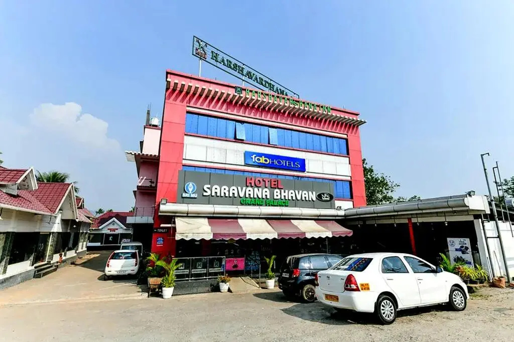 Harshavardhana Inn by OYO Rooms