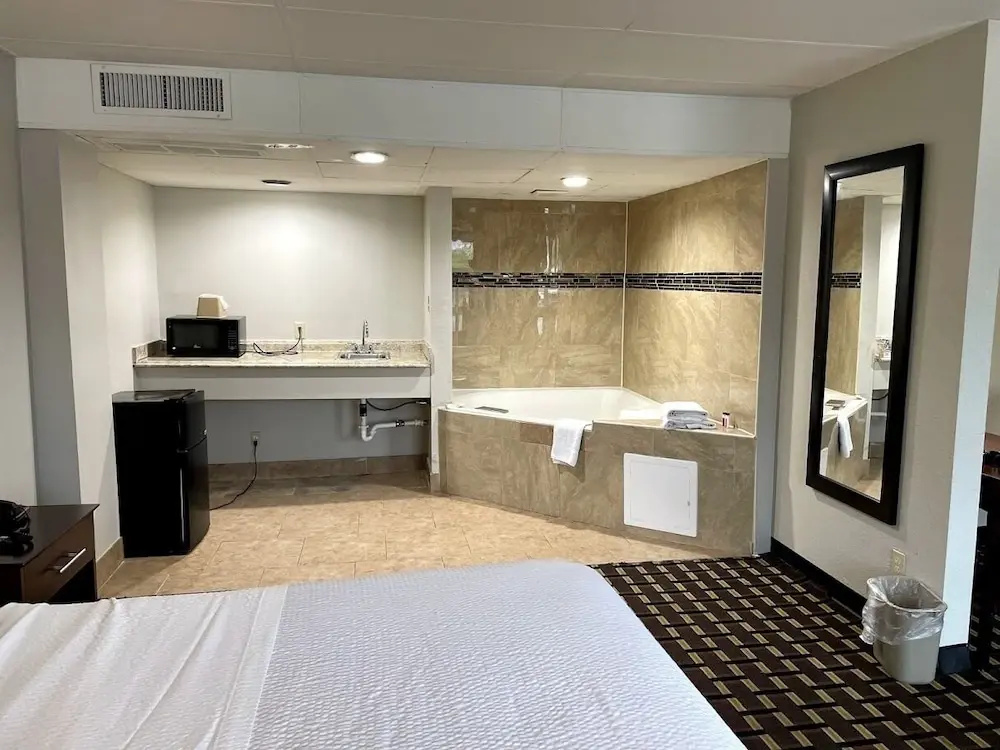 Double Suite full double bed