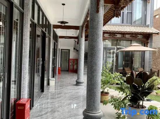 Shaxi Ancient Town Shier Yue Homestay