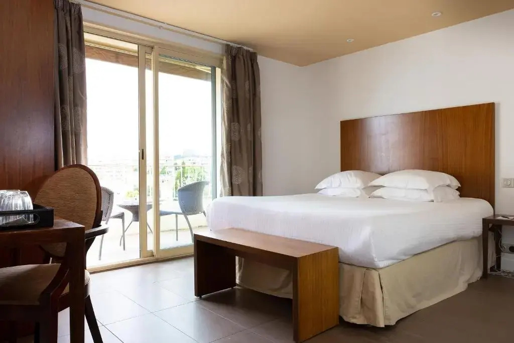 Deluxe Double room with balcony (full double bed)