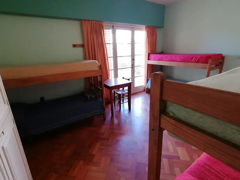 Кровать в общем номере в Alamo Hostel & Suites