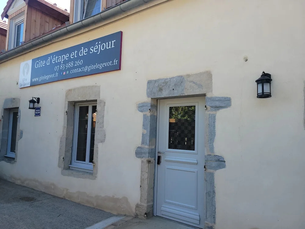 GITE LE GEVOT - Nuitée EV6 tout confort