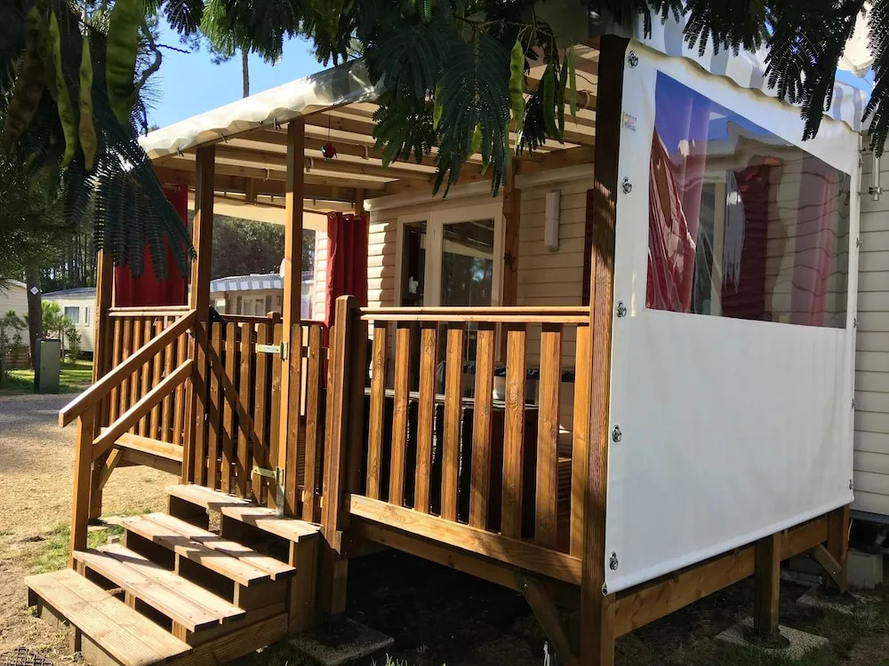 Bungalow with 2 Bedrooms in Saint-Julien-En-Born, with Shared Pool And Furnished Garden - 6 Km From the Beach