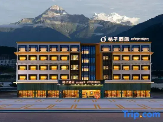 Orange Hotel (Nyingchi Bomi County 318 National Road)