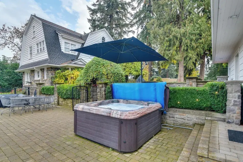 2 Mi to Bay Park: Milwaukie Getaway on 1 Acre!