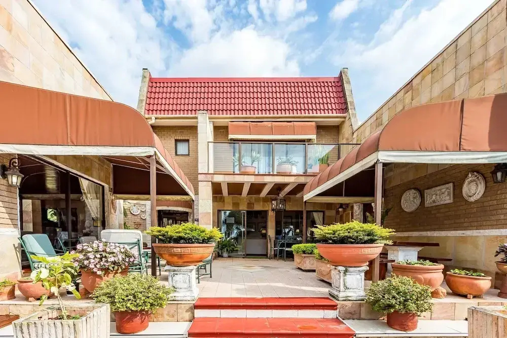 Palms Lodge
