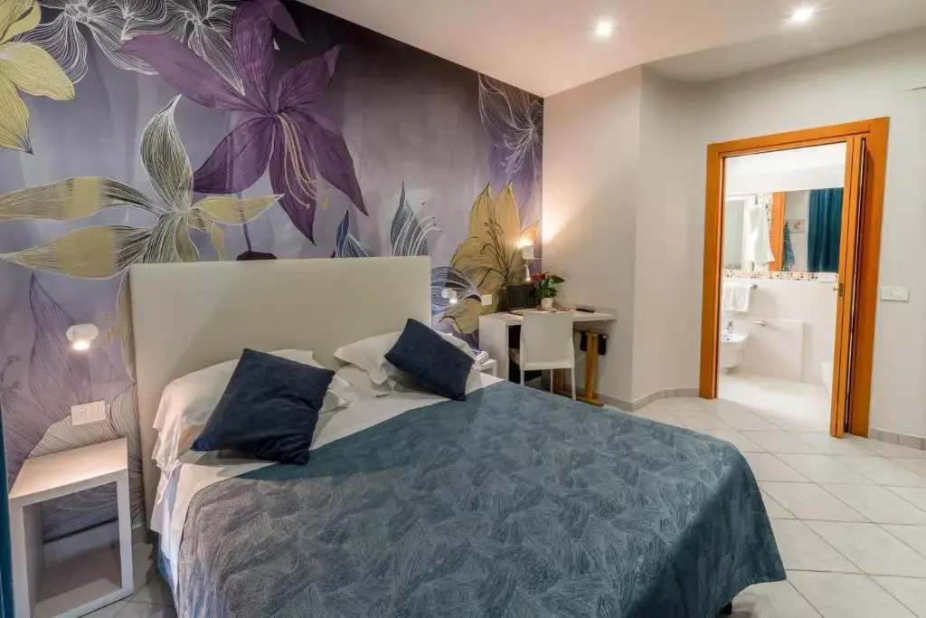 Comfort Double room with balcony and with partial sea view (full double bed)